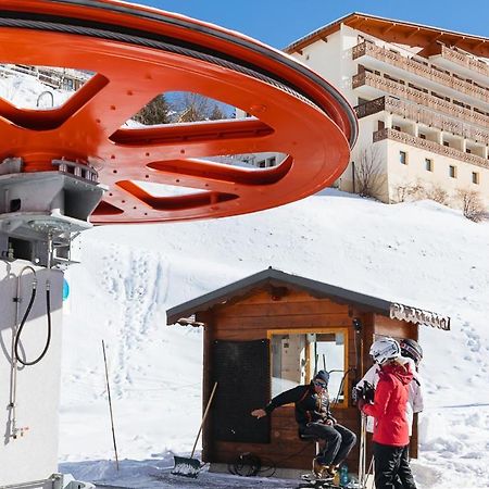 Langley Hotel Le Petit Prince Alpe d'Huez Bagian luar foto