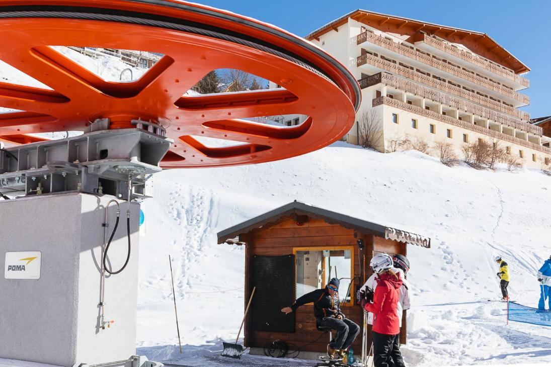 Langley Hotel Le Petit Prince Alpe d'Huez Bagian luar foto