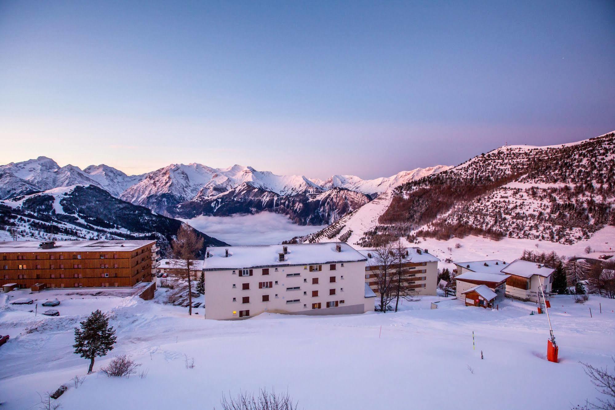 Langley Hotel Le Petit Prince Alpe d'Huez Bagian luar foto